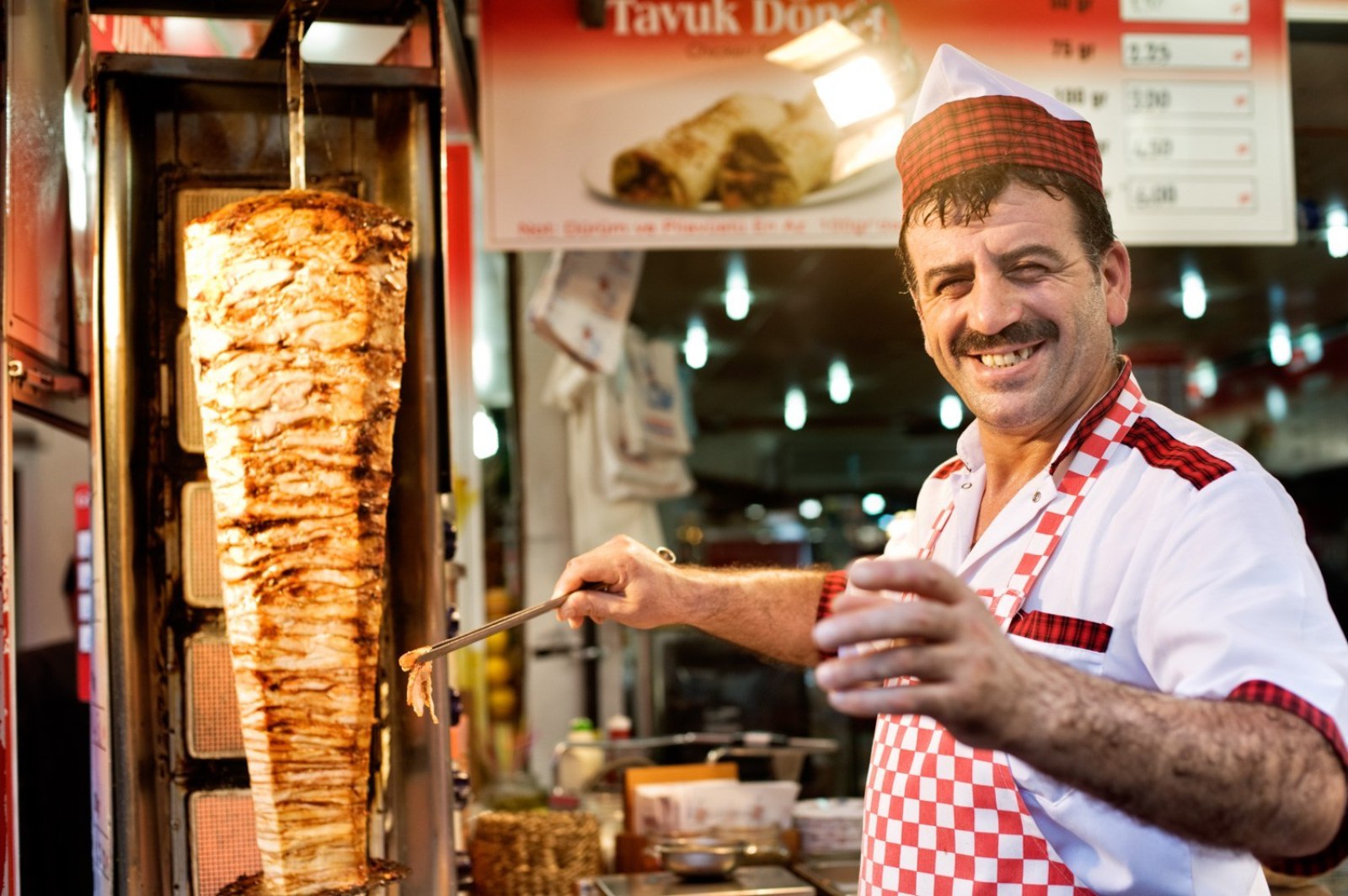 Chef doner. Донер кебаб Стамбул. Продавец шаурмы. Повар шаурмы.