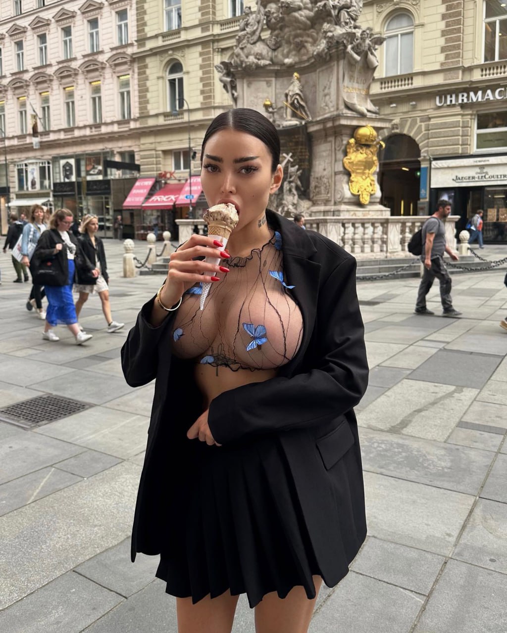 Alena omovych instagram