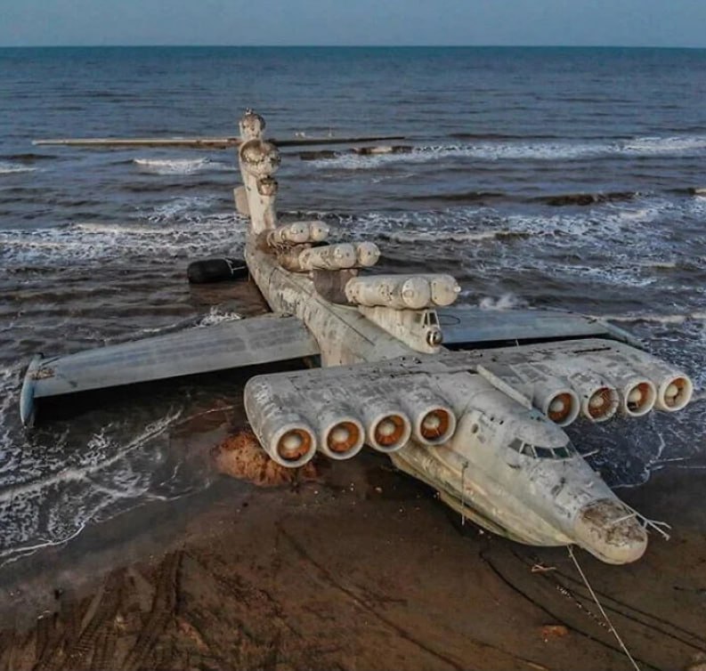 История самолета лунь. Каспийский монстр экраноплан Лунь. Экраноплан Лунь Каспийск. Каспийский монстр экраноплан Дербент. Экраноплан Лунь Дербент 2020.