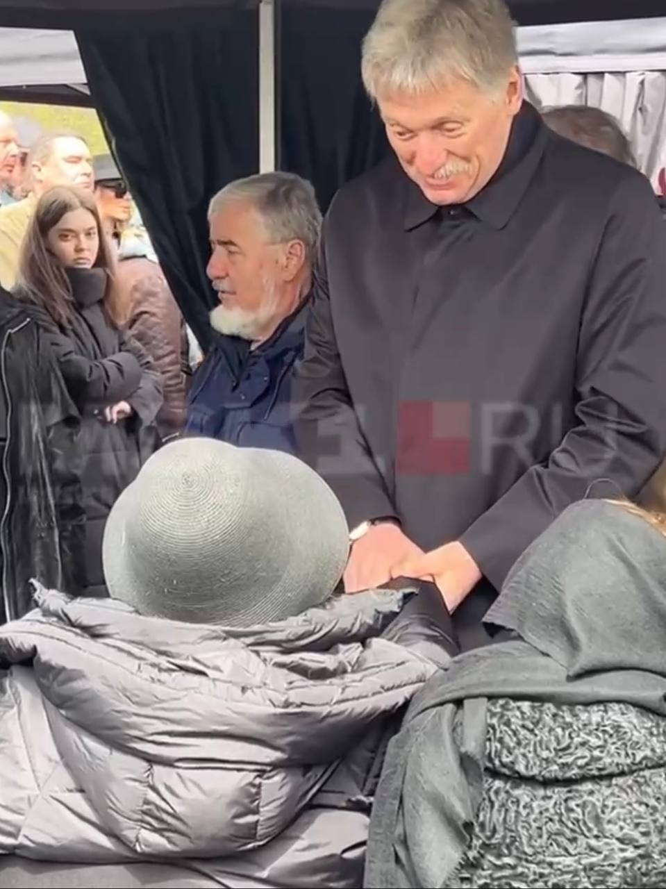 Руки Пугачевой Фото