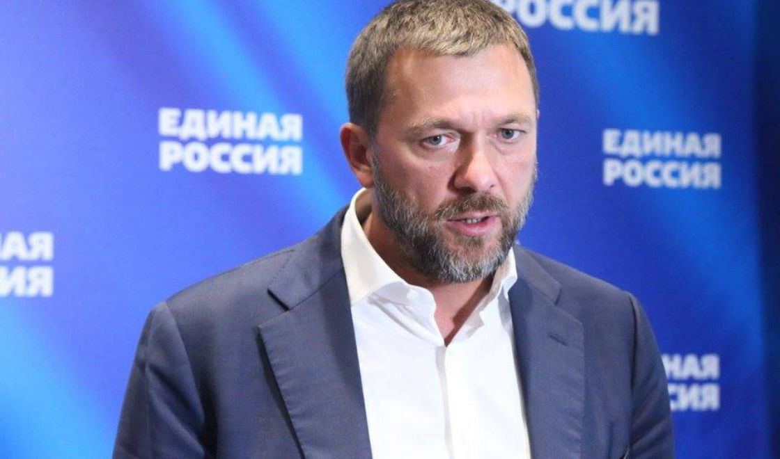 Скандально известный единоросс-депутат Госдумы Дмитрий Саблин расширяет свой бизнес в разгар войны, рассчитывая на господдержку