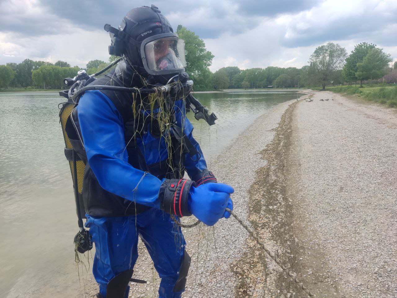 Волжский подводник транснефть. Снаряжение водолаза вмф рф. Айс дайвинг на байкале. Эпрон-2 водолазный костюм. Водолазный скафандр трехболтовка.