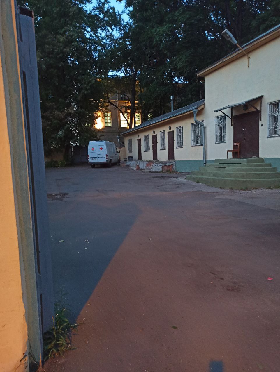 &laquo;Скорая&raquo; спешит в морг (1/5)       Помните истории про машины скорой помощи, которые используют как VIP-такси, чтобы без пробок добраться в аэропорт или перевезти груз? Кто будет останавливать "скорую