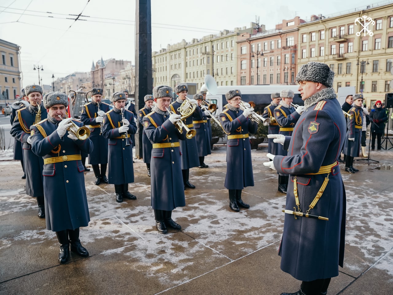 обелиск городу герою ленинграду на площади восстания