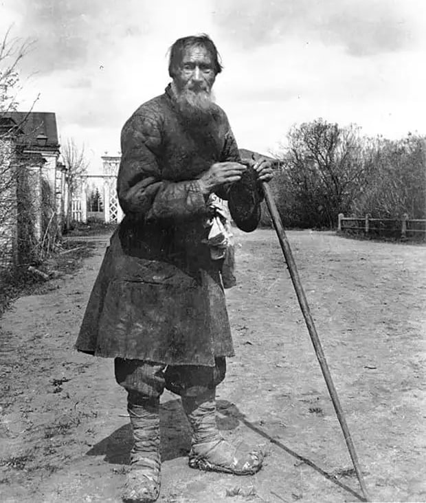 Крестьянин должен был. Русские нищие крестьяне 19 века. Нищие крестьяне начала 20 века.