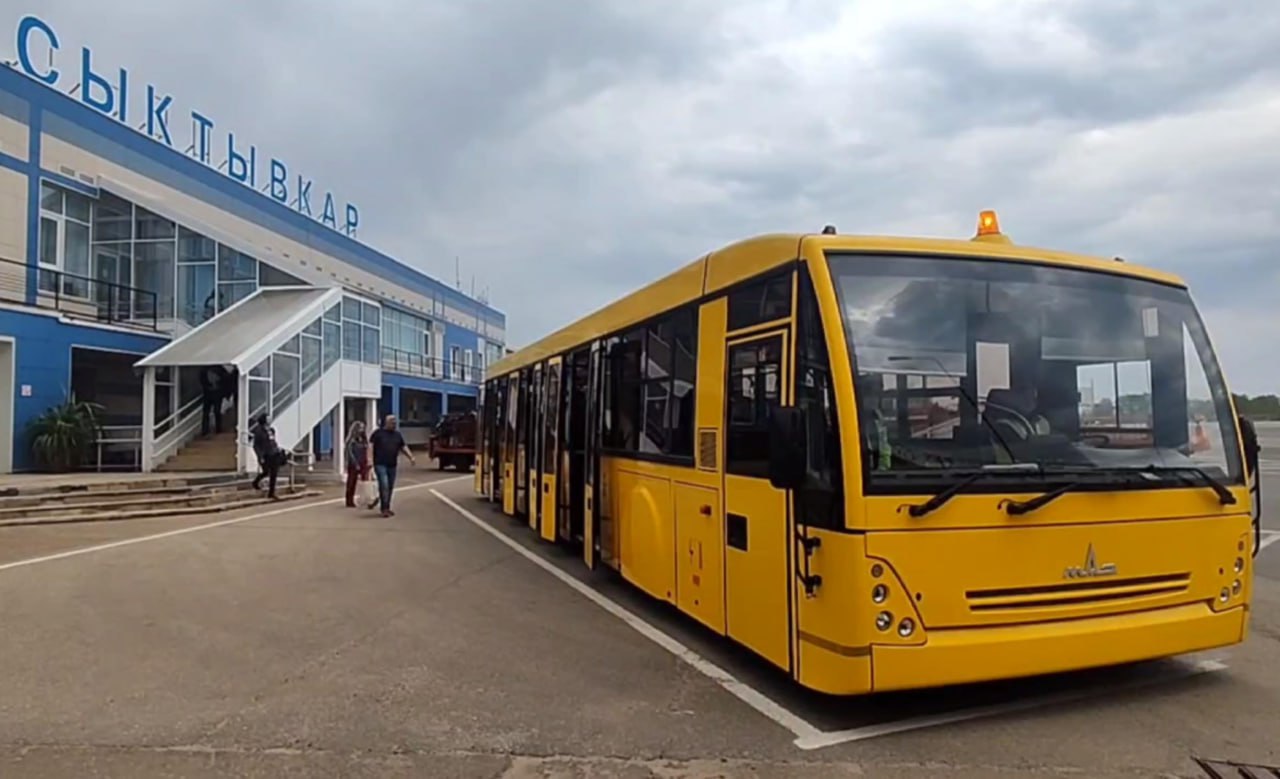 Автобус ухта сыктывкар. Автобус желтый. Автобус до аэропорта сыктывкар. Межмуниципальный транспорт это. Перронный автобус.
