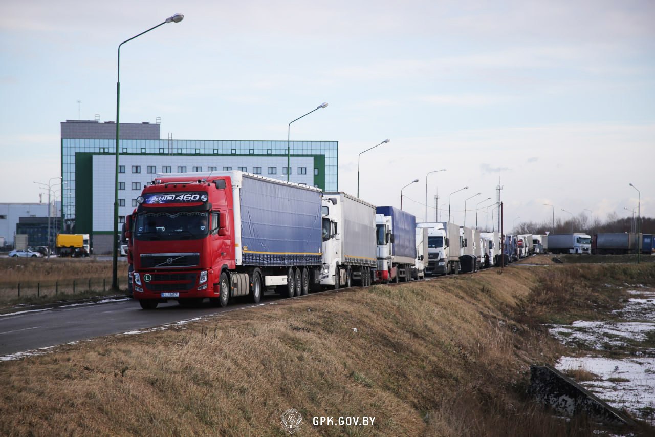 Очередь из фур. Гиртека объехал погранпост и застрял козловичи. Козловичи — кукурыки оптималог. Пункт пропуска козловичи. Очередь на границе козловичи на польшу.